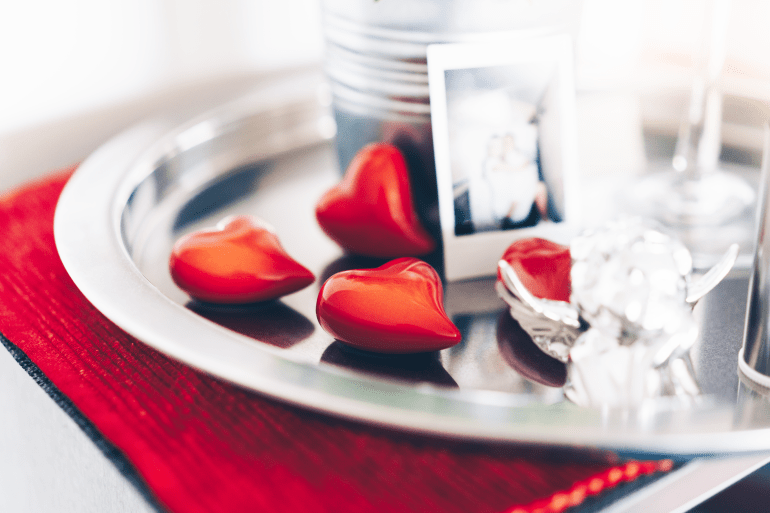 how to maintain a long distance relationship - new lune - honesty - communication - dating - compatibility