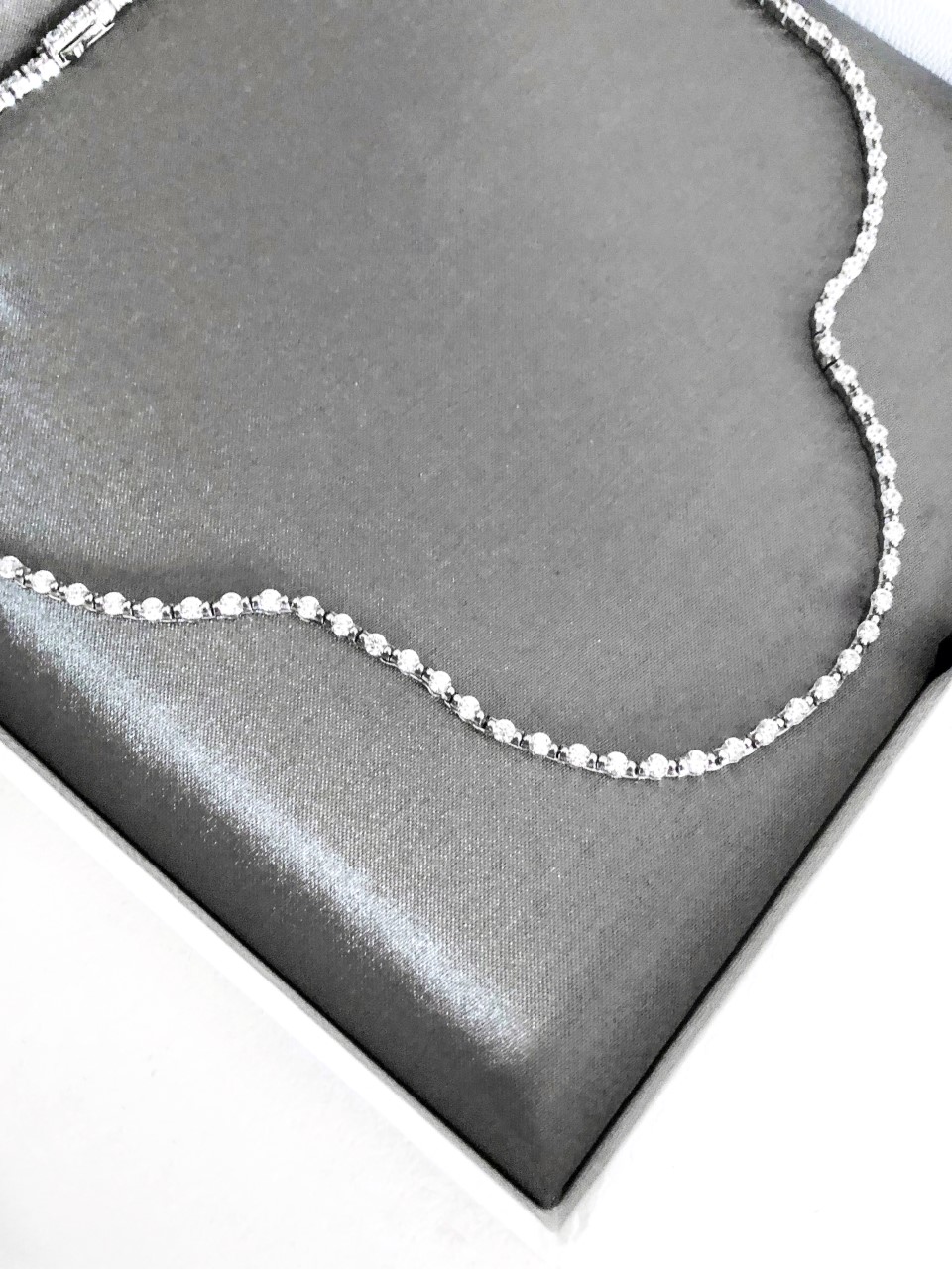 a 2022 glow up with carat london - new lune - coralie necklace